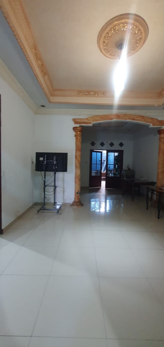 Disewakan Rumah di Katalya Jakarta Barat